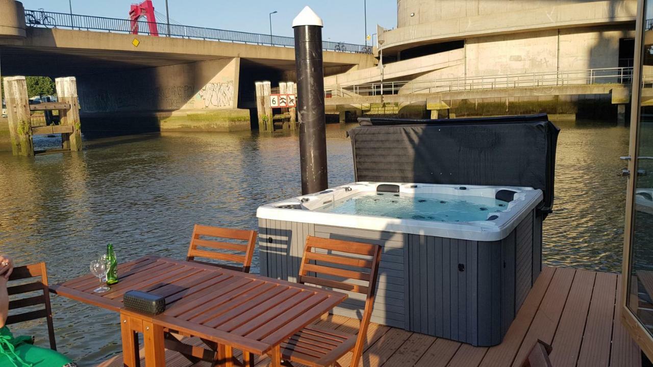 Wikkelboats At Wijnhaven Hotel Rotterdam Exterior photo